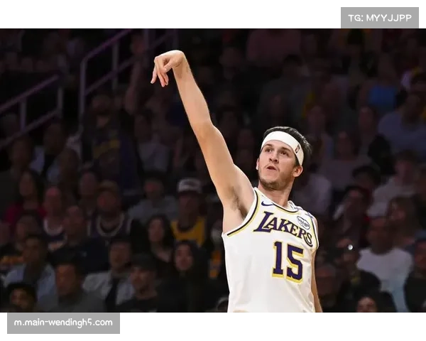 湖人里夫斯0罚球砍30分创纪录，进攻空间优化与无球跑动成效显著